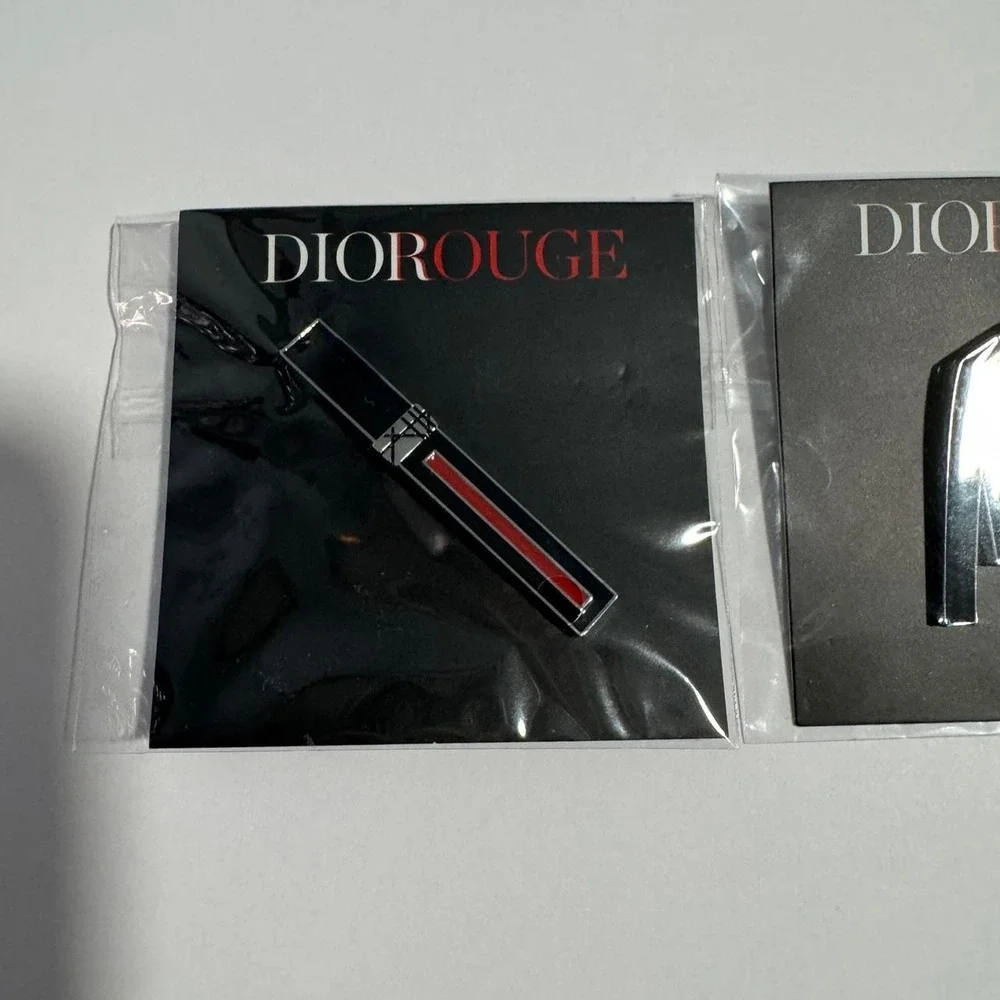 Dior Rouge Pin Set - Picture 4 of 6